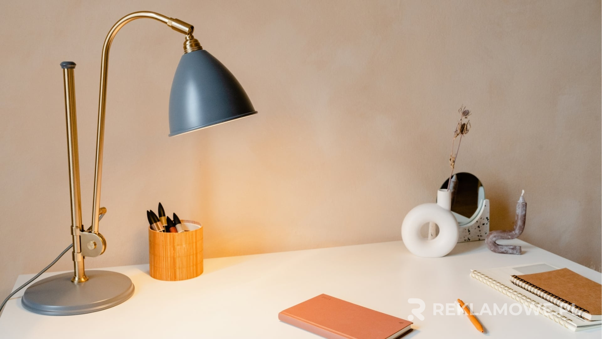 Budżetowanie kampanii reklamowej z użyciem lamp reklamowych