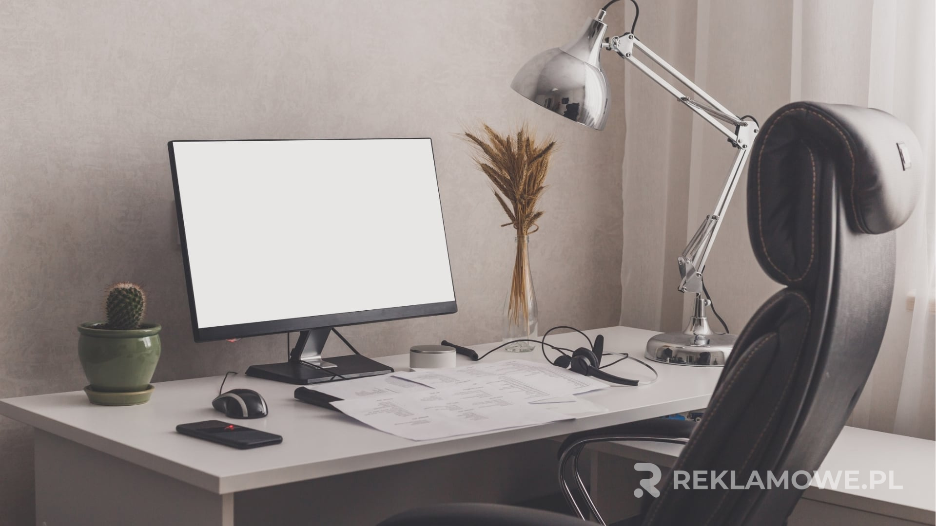 Efektywne wykorzystanie lamp reklamowych na eventach Lampy reklamowe oświetlające event