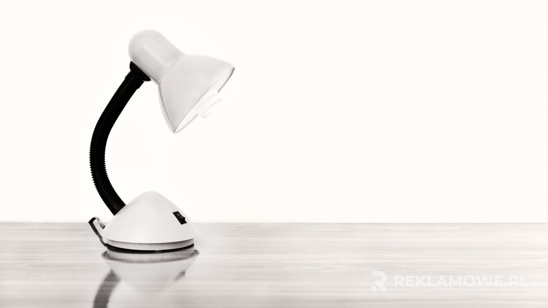 Mobilna lampa reklamowa wykorzystywana podczas wydarzenia marketingowego