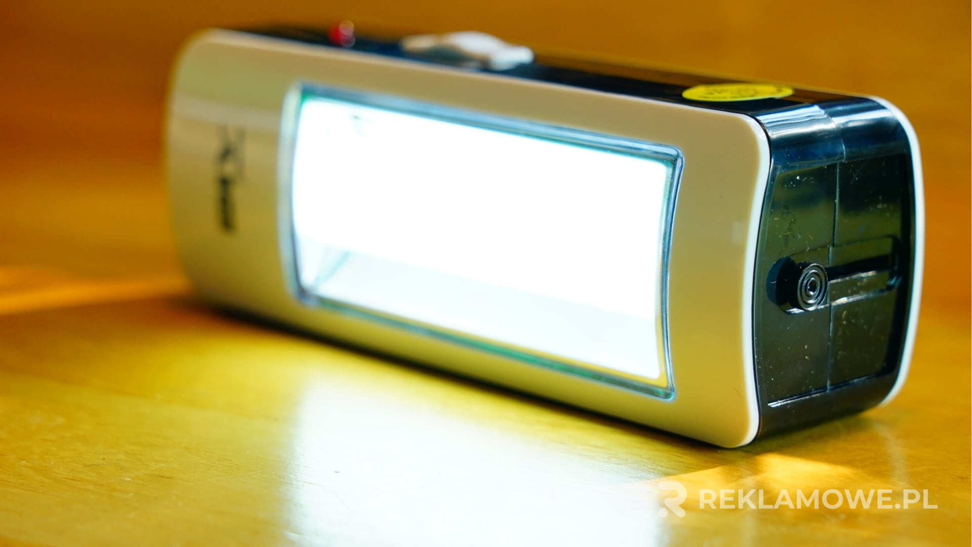 Lampy reklamowe używane w różnych branżach